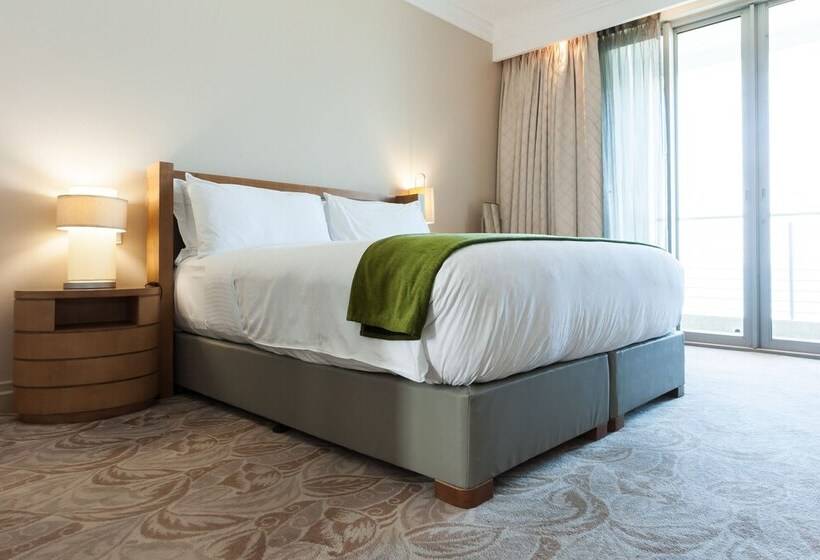 Люкс Повышенной Комфортности, Suncoast Hotel & Towers