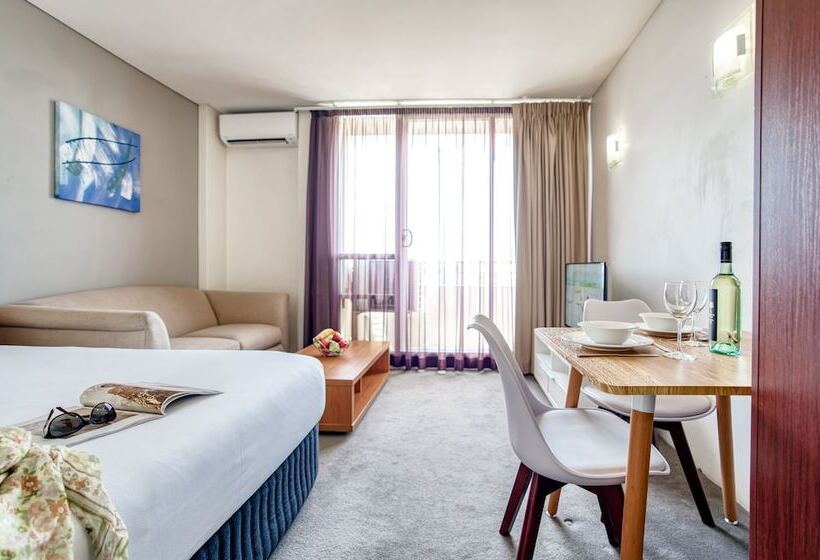 스탠다드 스튜디오, Park Regis Concierge Apartments