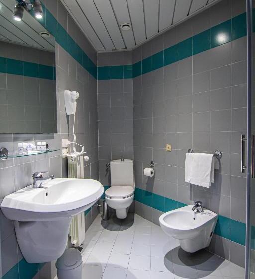 Четырехместный Номер Стандарт с Балконом, Tuscany Inn