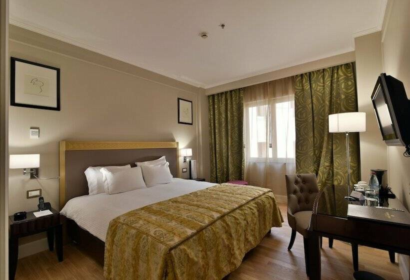 디럭스 룸, Grand Hotel Yerevan   Small Luxury Hotels Of The World