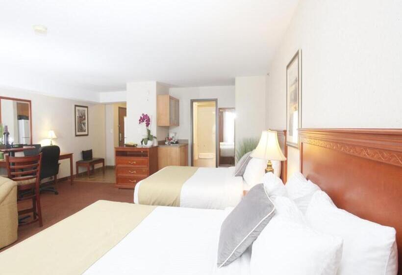 Номер Superior, Stonebridge Hotel Dawson Creek