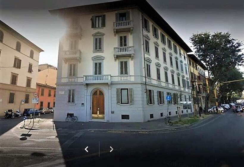 اتاق راحتی سه تخته, Soggiorno Madrid