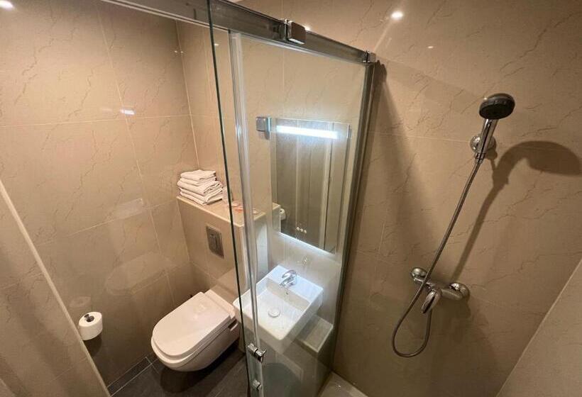 اتاق استاندارد چهار تخته, Hipotel Paris Printania Maraichers