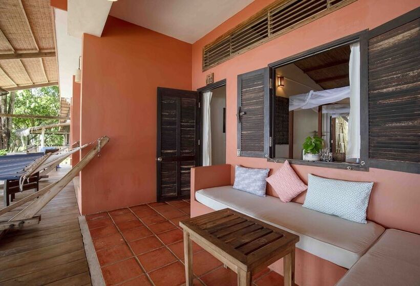 اتاق سوپریور با چشم‌انداز دریا, Mango Bay Resort