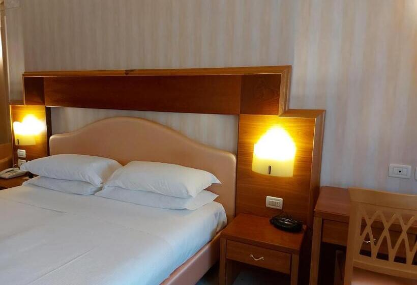 Номер Superior, Phi Hotel Astoria