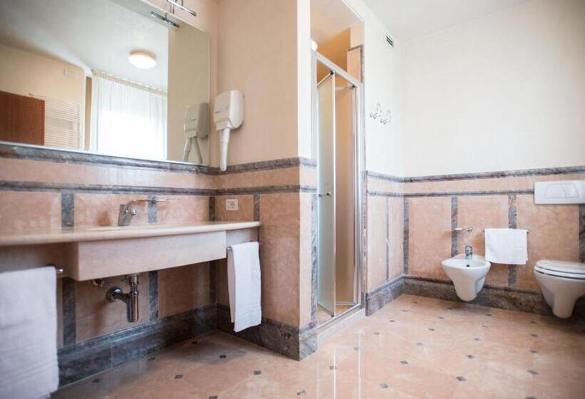 Семейный Полулюкс, Phi Hotel Astoria
