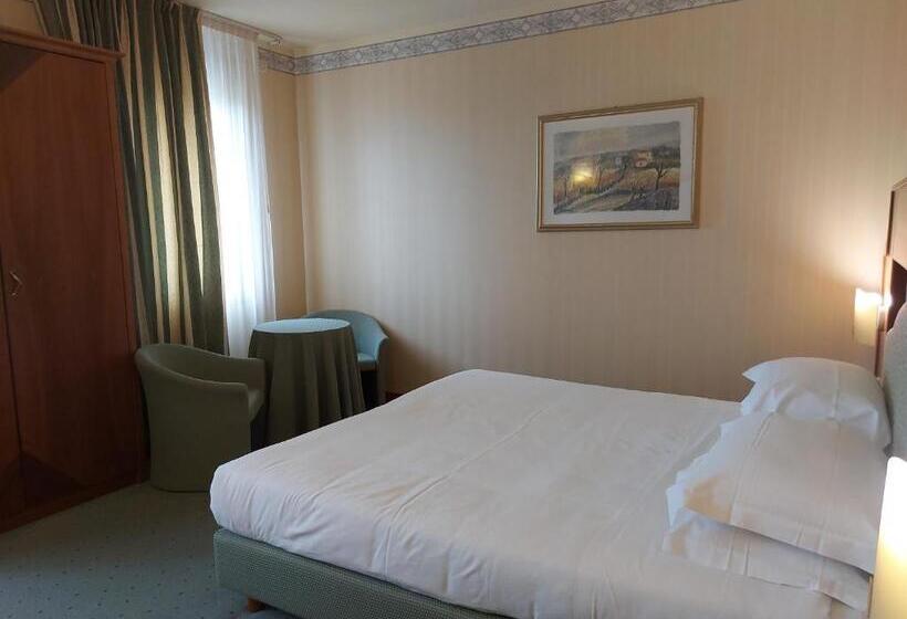 Номер Стандарт, Phi Hotel Astoria