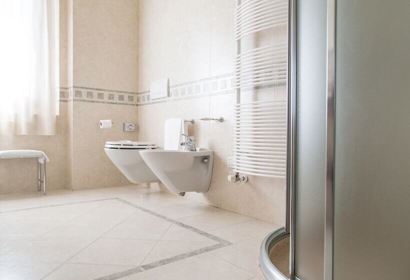 Номер Superior, Phi Hotel Astoria