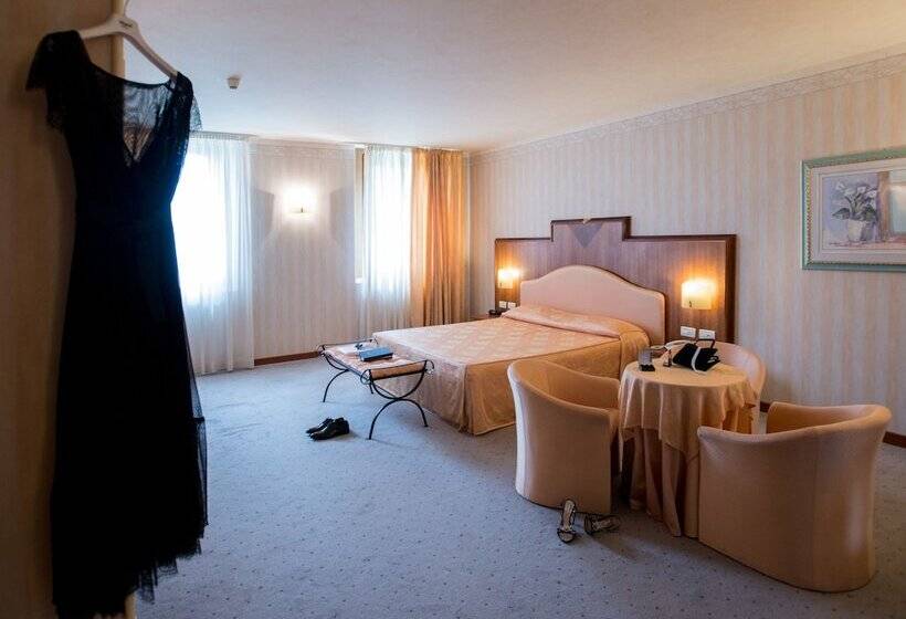 Полулюкс, Phi Hotel Astoria