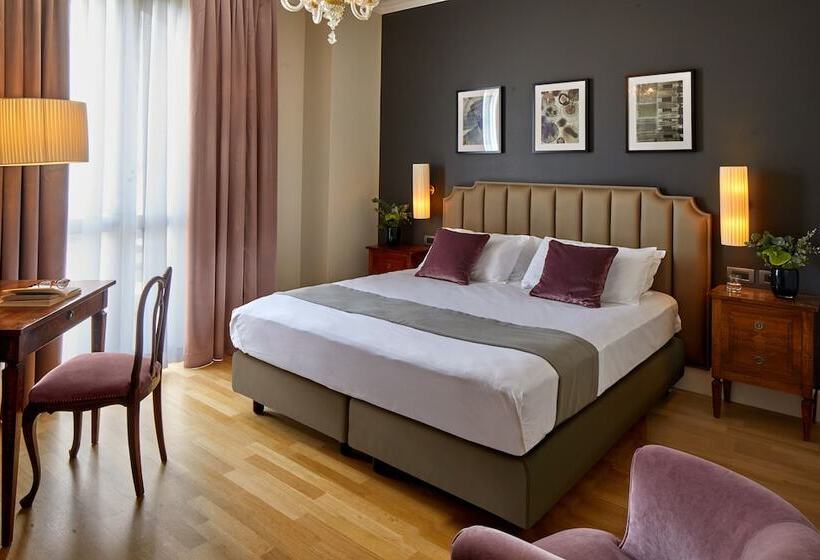 Superior room with lake view, Villa Del Sogno