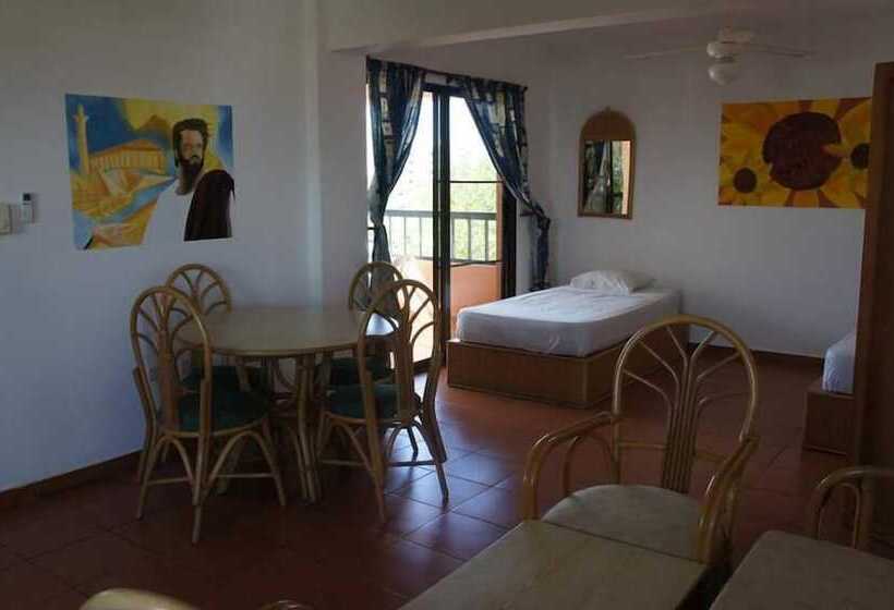 اتاق استاندارد چهار تخته, Plaza Real Resort
