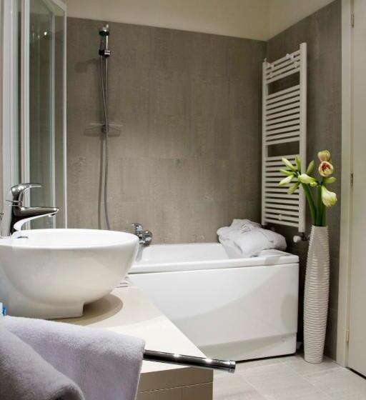 Chambre Familiale, Cube