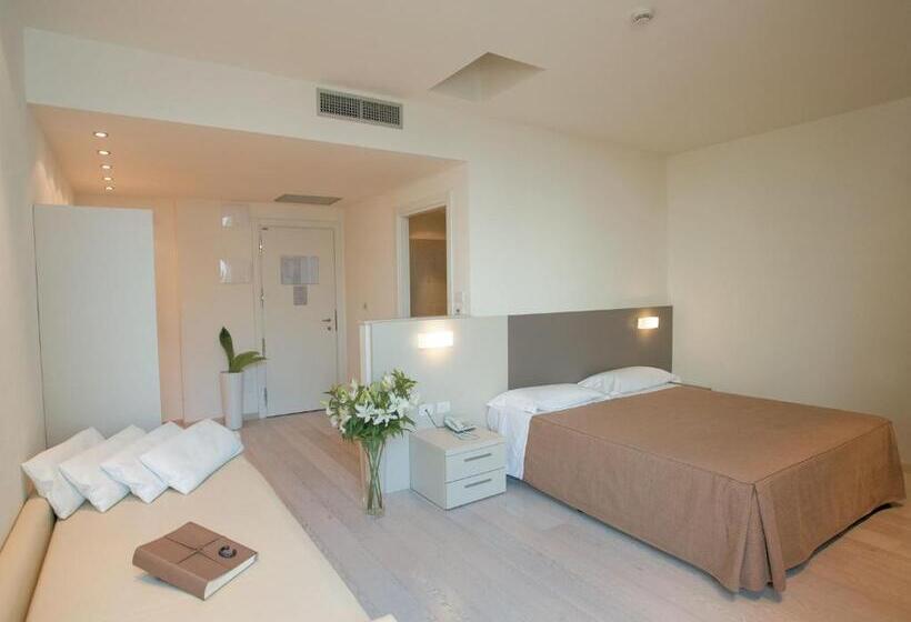 Chambre Familiale, Cube
