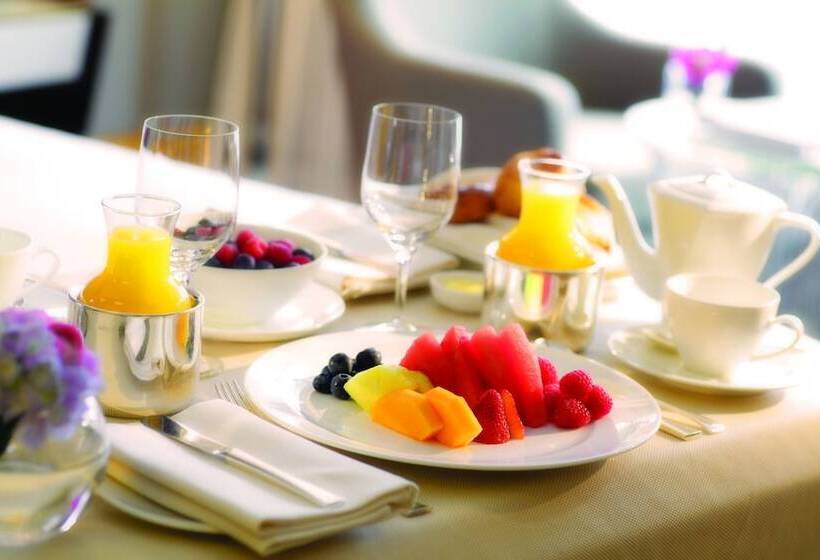 프리미엄 스위트, Four Seasons Hotel Hong Kong