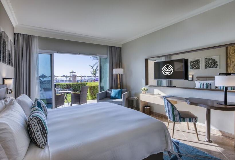 Номер Стандарт Вид на Море с Террасой, Fujairah Rotana Resort & Spa   Al Aqah Beach