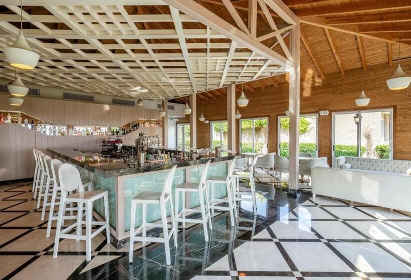 Вилла 3 Спальни, Bellis Deluxe Hotel & Heated For Winter Aqua Park