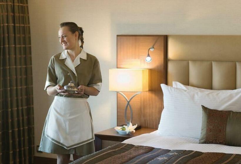 디럭스 룸 킹사이즈 침대, Mövenpick Hotel Izmir