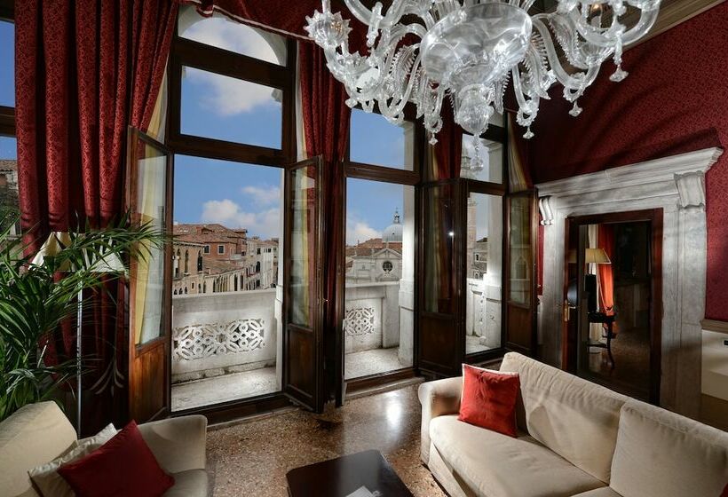 سوییت جونیور, Ruzzini Palace