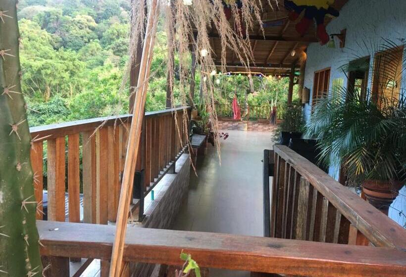 스탠다드 트리플 룸, Hostal Los Wichos