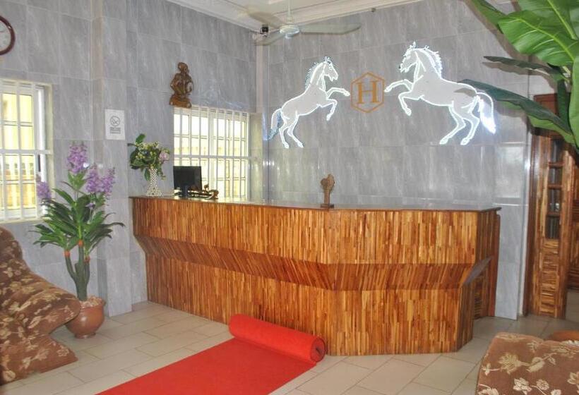 اتاق استاندارد سه نفره, White Horse Hotel Cotonou