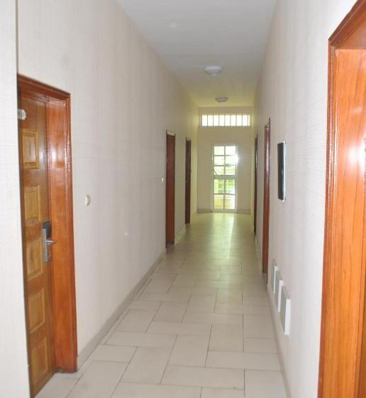 اتاق استاندارد سه نفره, White Horse Hotel Cotonou