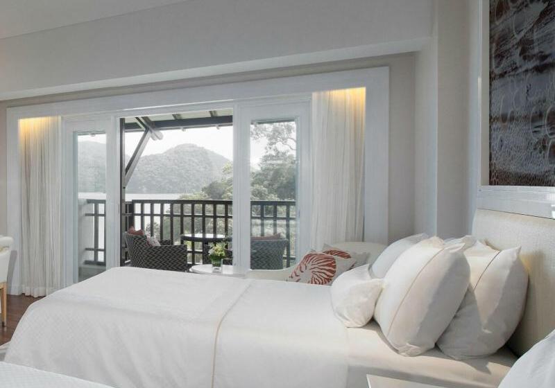 Номер Стандарт Боковой Вид на Море, The Westin Langkawi Resort & Spa
