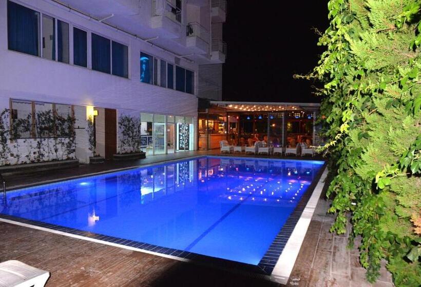 اتاق اساندارد با چشم‌انداز جانبی به دریا, Kristal Beach