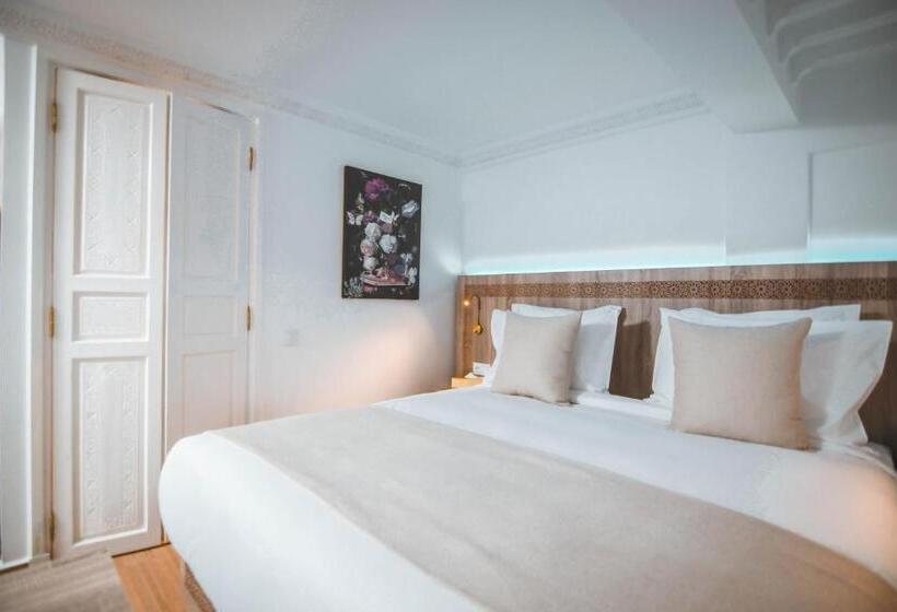 اتاق استاندارد, 555 Hotel Clubbing Adults Only