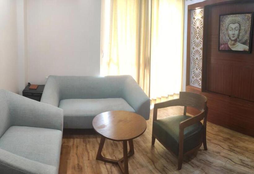 디럭스 스위트, Himalayan Splendour Resort