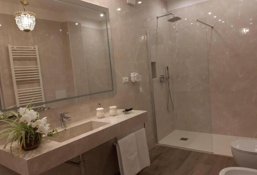 جناح مزود بجاكوزى, Luxury Dreams