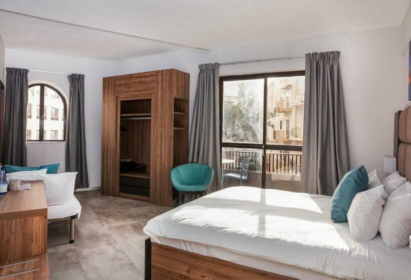 اتاق استاندارد سه تخته با چشم‌انداز استخر, Bora Bora Ibiza Malta Resort - Music Hotel - Adults Only