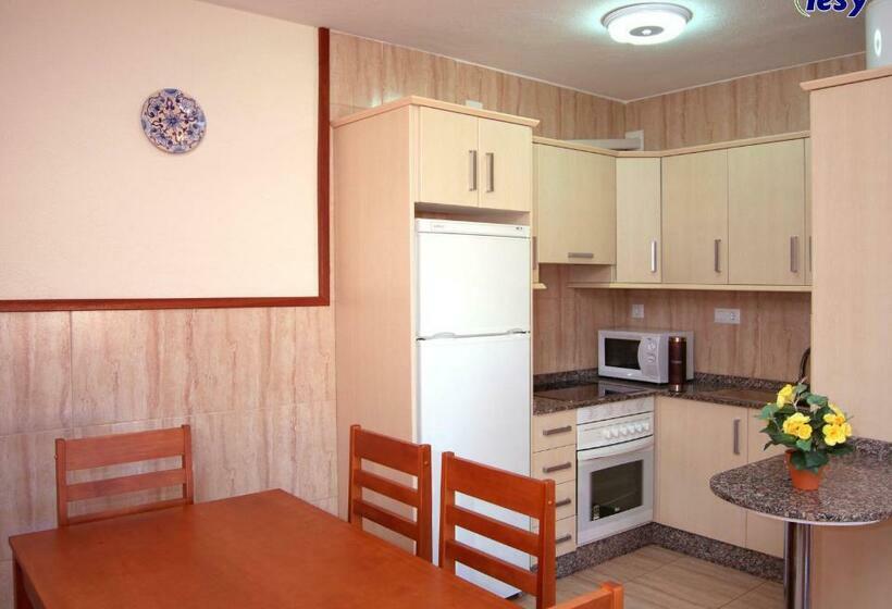 آپارتمان 1 خوابه, Apartamentos Tesy