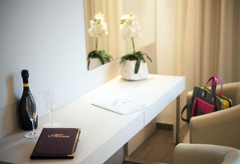 スイート, As Hotel Dei Giovi