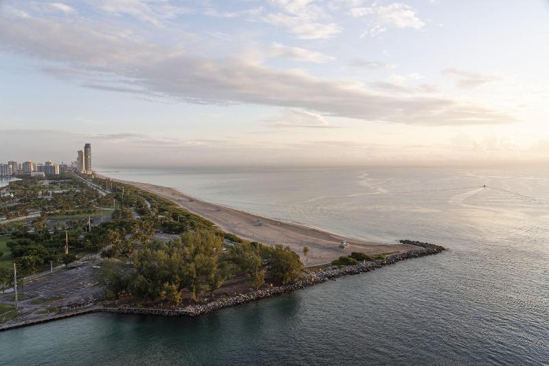 キングサイズベッドのスタンダードルーム, The Ritzcarlton Bal Harbour, Miami