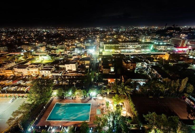 اتاق اجرایی, Carlton Madagascar