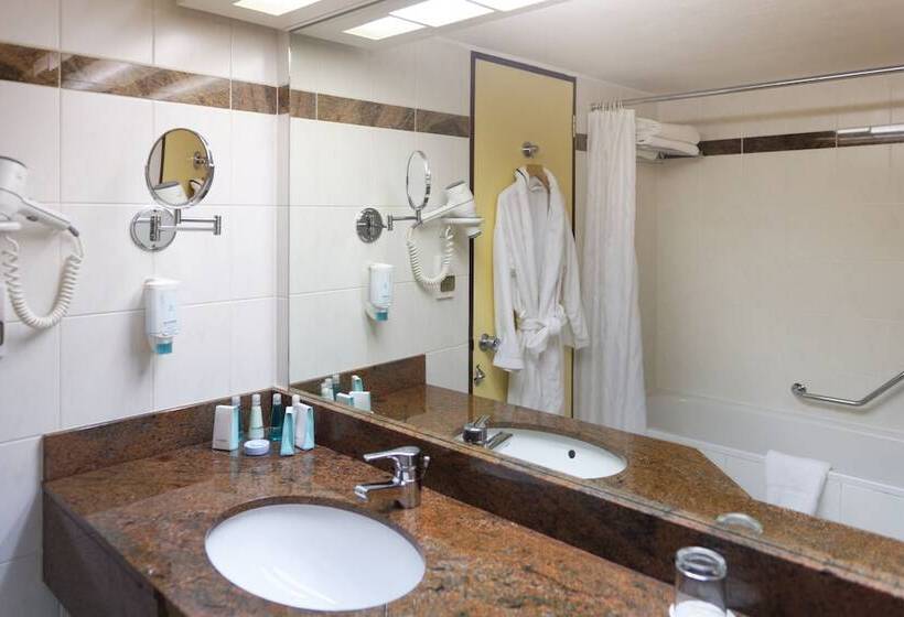 سوئیت کلاب, Carlton Madagascar