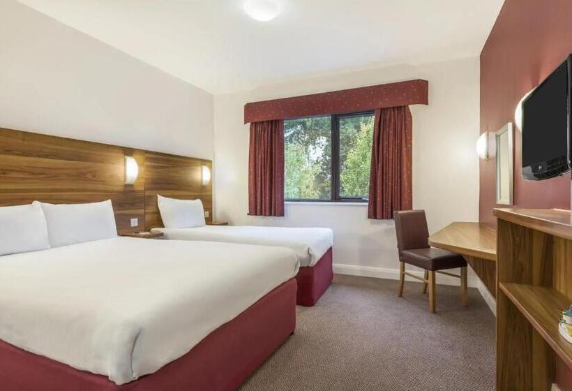 Семейный Номер, Days Inn Corley Nec   M6