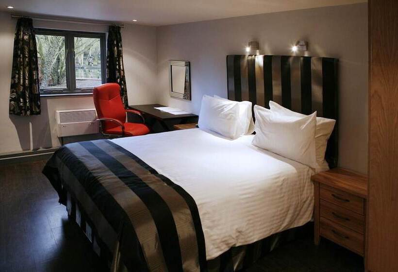 Номер Стандарт, Great Hallingbury Manor & Lodges