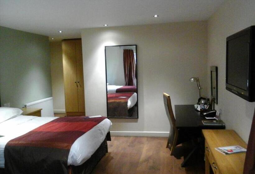 Семейный Номер, Great Hallingbury Manor & Lodges