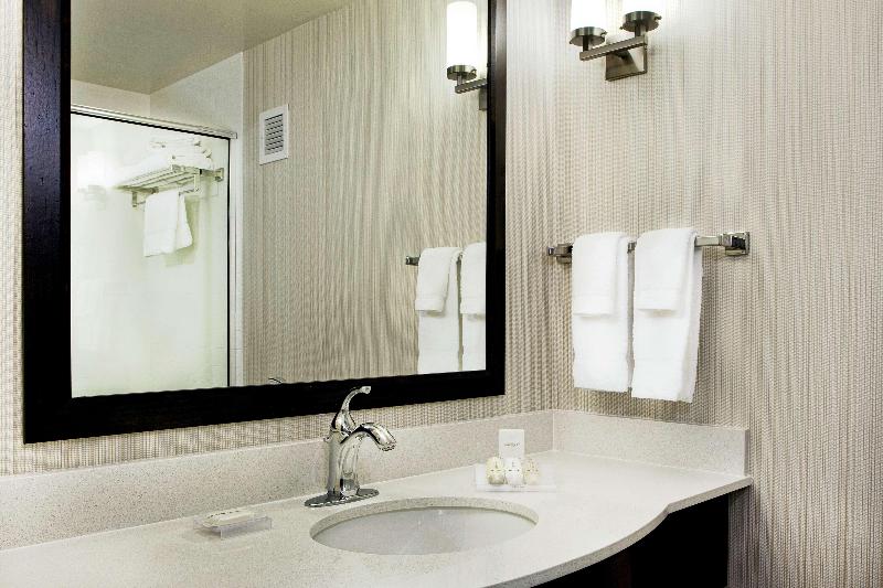 주니어 스위트 킹사이즈 침대, Hilton Garden Inn Portland Airport