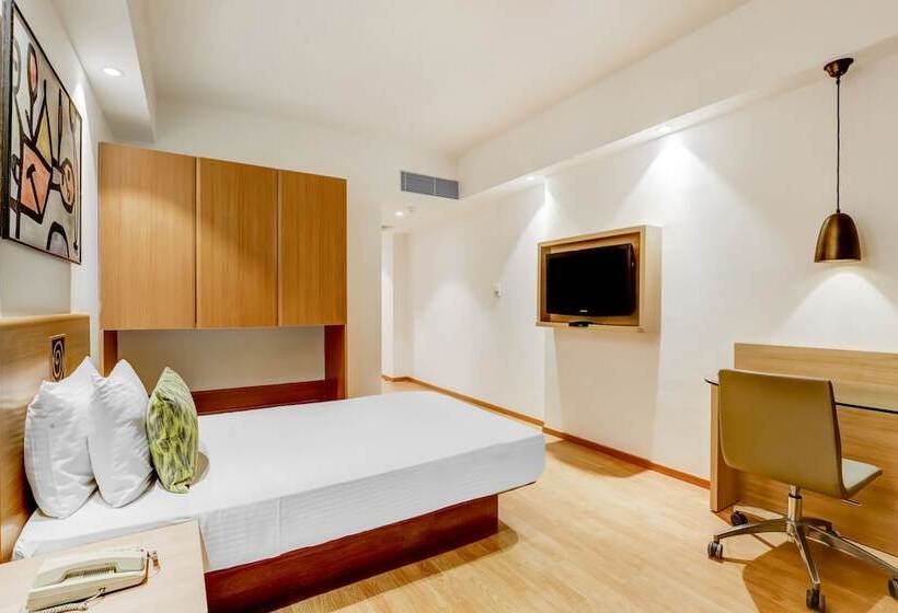 Номер бизнес-класса, Lemon Tree Hotel, Ahmedabad