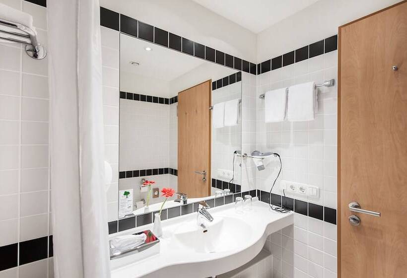 Номер Стандарт Индивидуальный, Premier Inn München City Ost