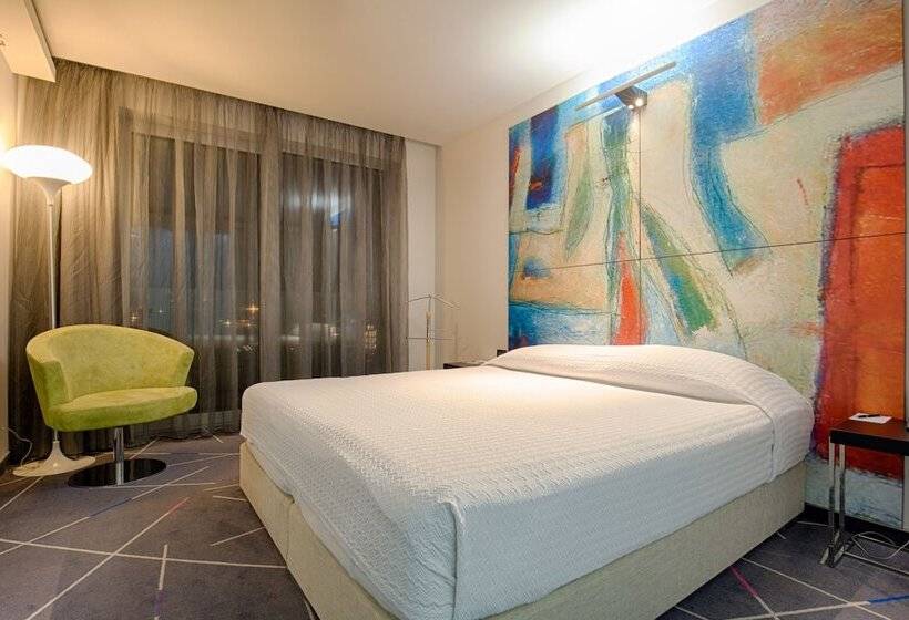 سوییت جونیور, Golden Tulip Zira Belgrade