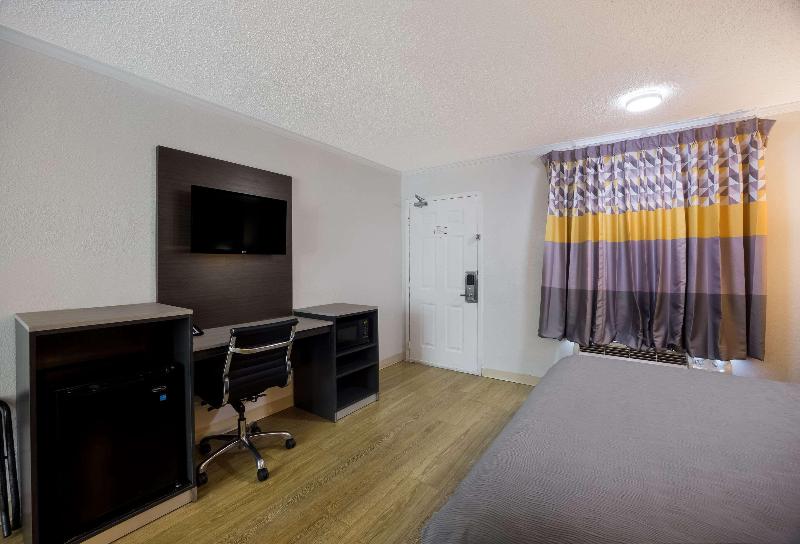 キングサイズベッドのスタンダードルーム, Quality Inn Tallahassee Near University