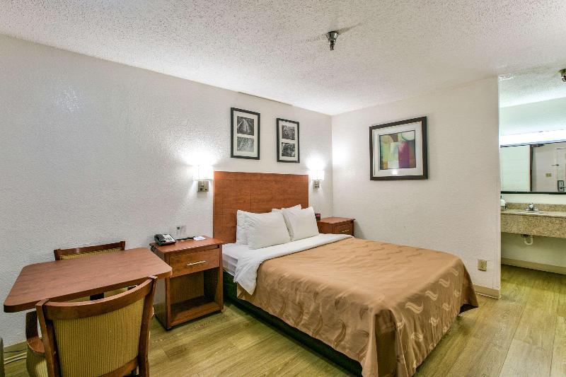 キングサイズベッドのスタンダードルーム, Quality Inn Tallahassee Near University