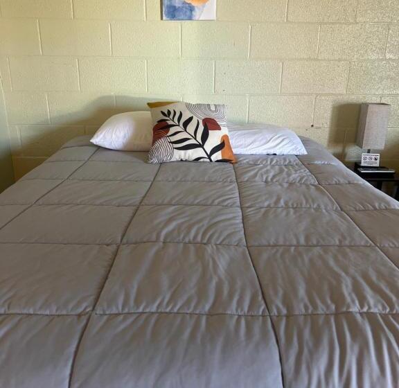 스탠다드 룸, Midtown Inn & Suites