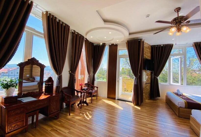 Habitación Cuádruple Estándar con Balcón, Thanh Thủy
