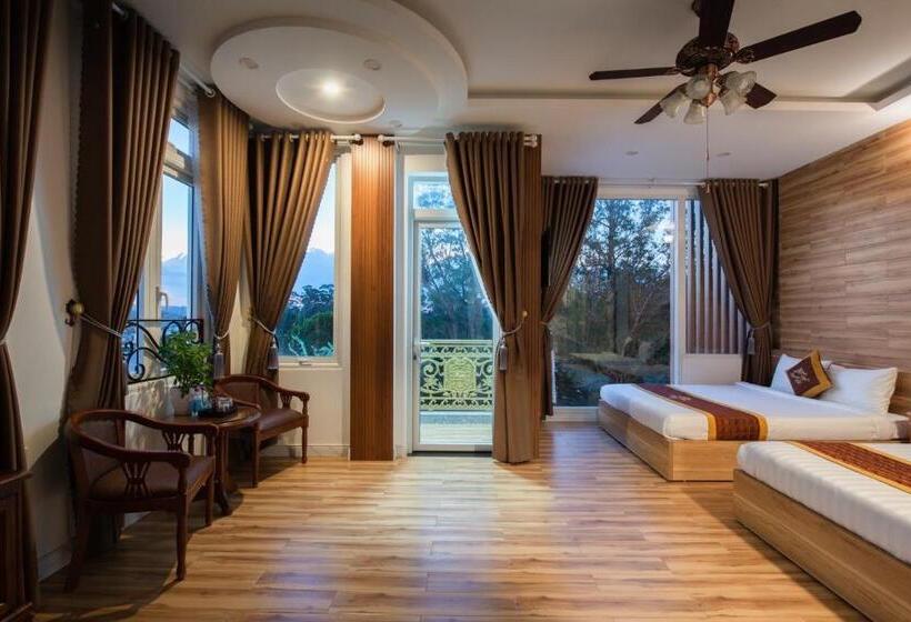 Habitación Cuádruple Estándar con Balcón, Thanh Thủy