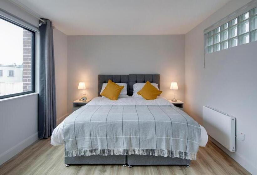 침실 1개 아파트, Highfield House