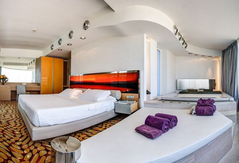 Номер Executive, Waldorf  Premier Resort
